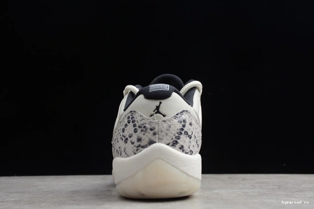 Light Low Bone 11 SE CD6846-002 Air Snake Jordan 1212